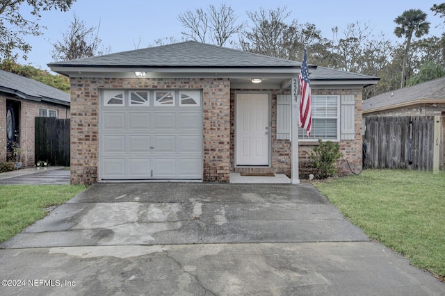 view of front facade with a garage and a front yard