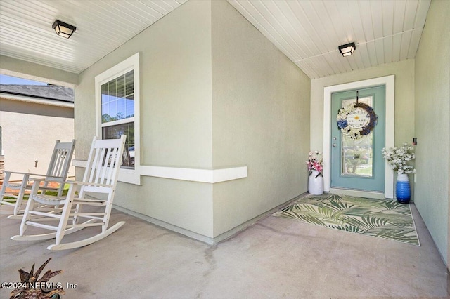 entrance to property featuring a porch