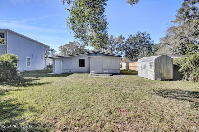 view of yard with a shed