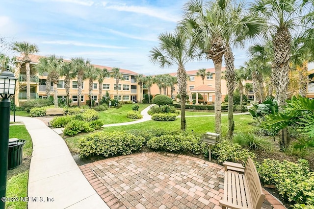 view of property's community featuring a yard