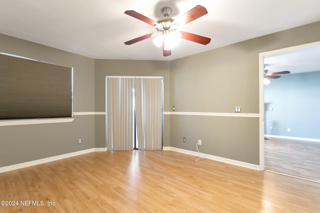 unfurnished room featuring light wood-type flooring and ceiling fan