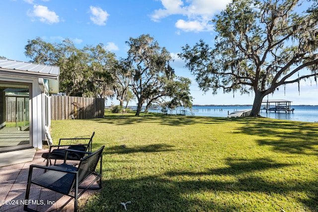 view of yard featuring a water view