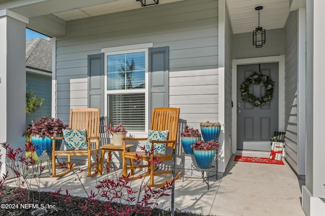 property entrance featuring covered porch