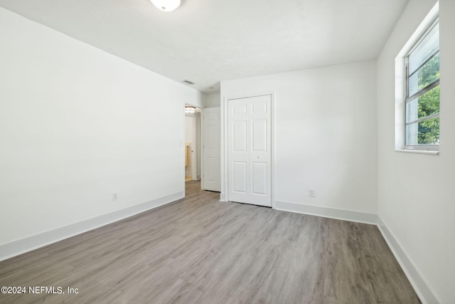 unfurnished room featuring light hardwood / wood-style flooring