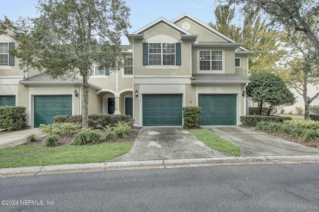 view of front facade featuring a garage