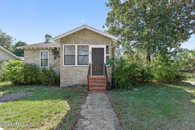 view of front of home with a front lawn