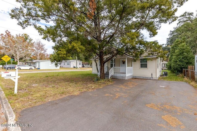 view of front of home with covered porch