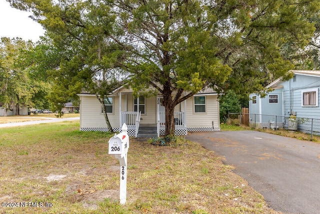 view of front of home featuring a porch