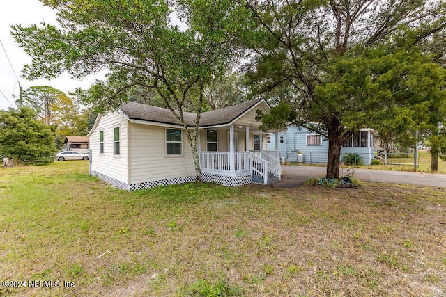 206 Citizen St, Green Cove Springs, FL 32043 - view of front of house with covered porch and a front yard