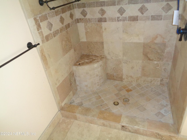 interior details with a tile shower