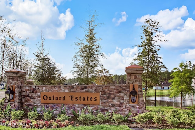 view of community / neighborhood sign