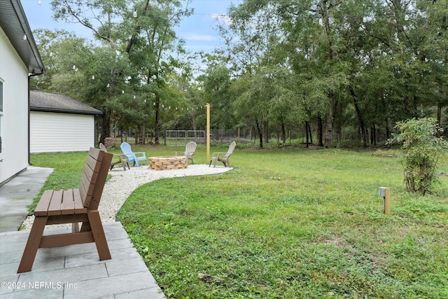 view of yard featuring a fire pit