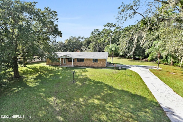 view of front facade with a front yard