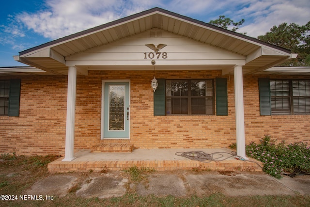 doorway to property with covered porch