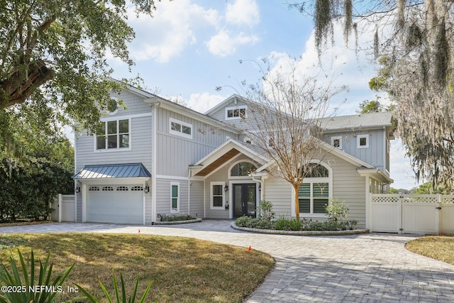 view of front facade featuring a garage and a front yard