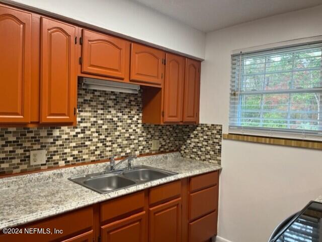 kitchen with backsplash and sink