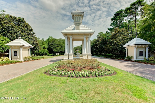 view of community featuring a yard