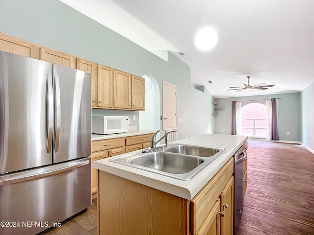 kitchen with sink, dark hardwood / wood-style floors, an island with sink, decorative light fixtures, and appliances with stainless steel finishes