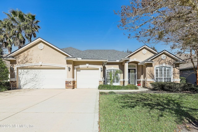 view of front of home featuring a front yard and a garage