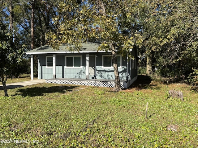 view of front of house with a front yard