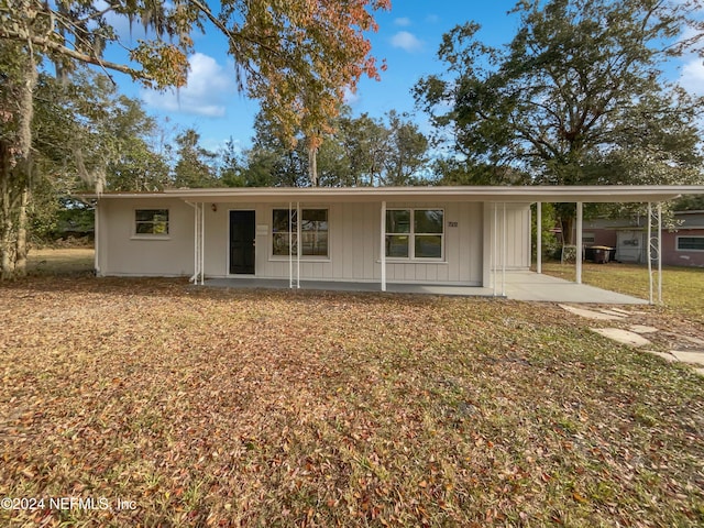 view of front facade featuring covered porch and a carport