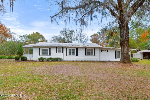 ranch-style home featuring a front yard