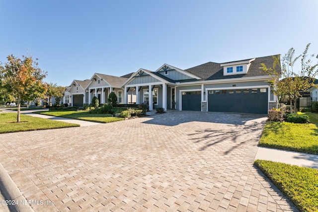 view of front facade with a front lawn