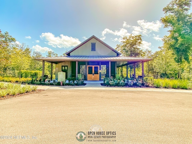 view of front of property featuring covered porch