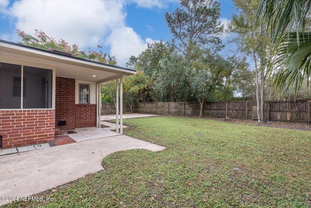 view of yard featuring a patio