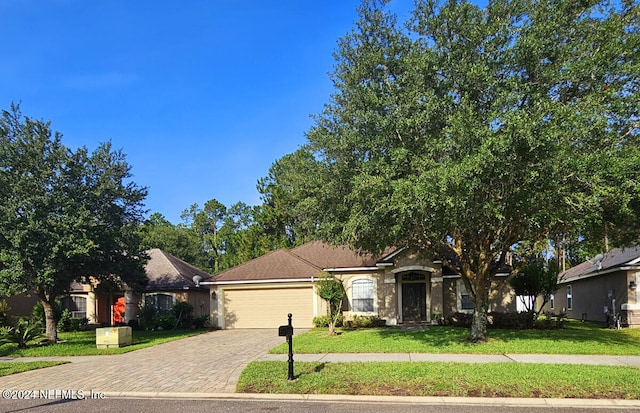 view of front of home featuring a garage and a front yard