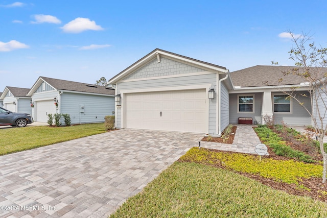 ranch-style home featuring a front lawn and a garage