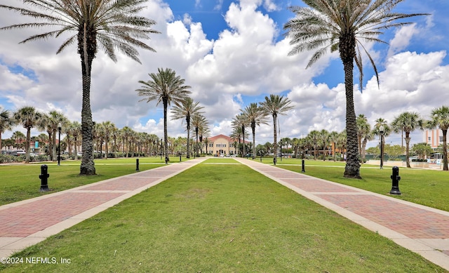 view of property's community featuring a yard