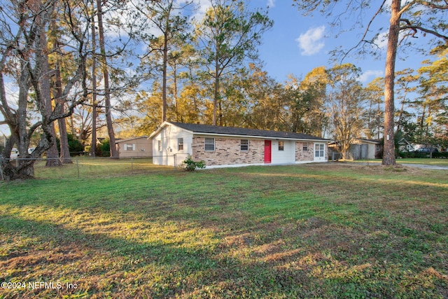 single story home with a front yard