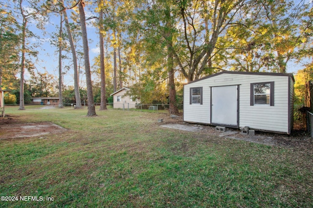 view of yard with a storage shed