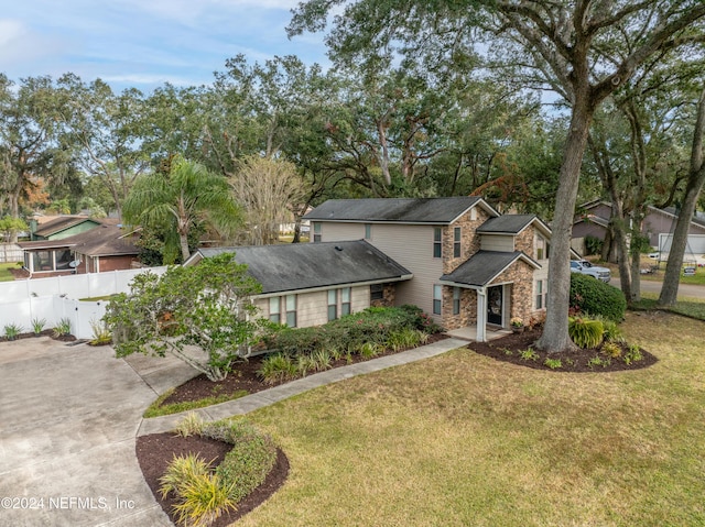 view of front of home featuring a front lawn