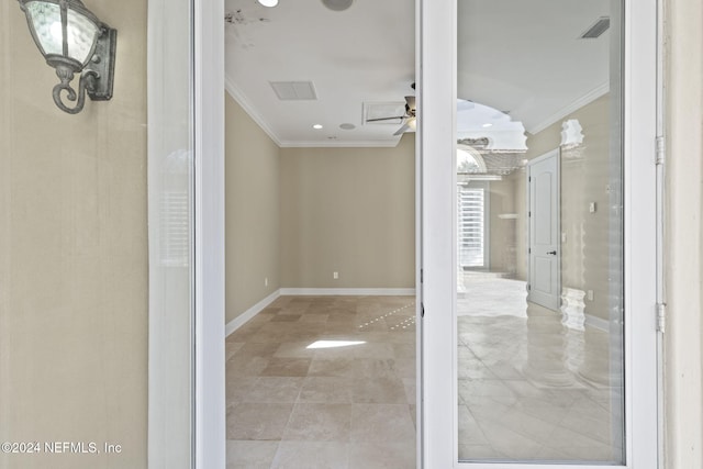 bathroom featuring crown molding and ceiling fan