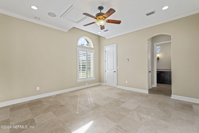 empty room featuring ceiling fan and ornamental molding