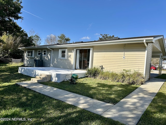 view of front of house with a front yard