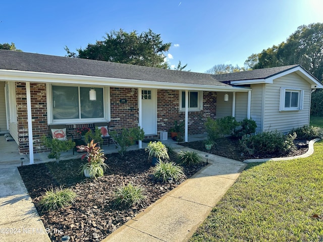 single story home featuring a front yard