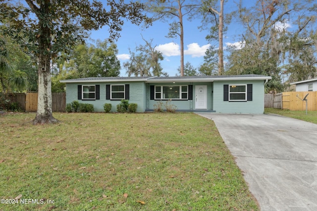 ranch-style home with a front lawn