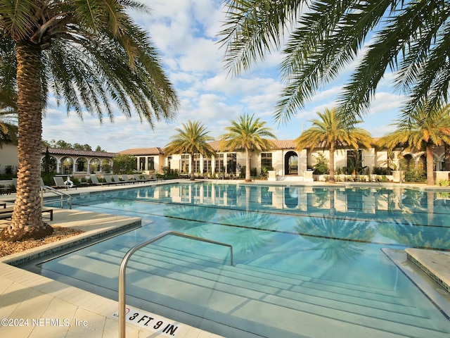 view of swimming pool