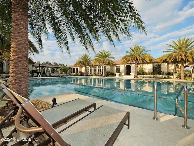 view of swimming pool