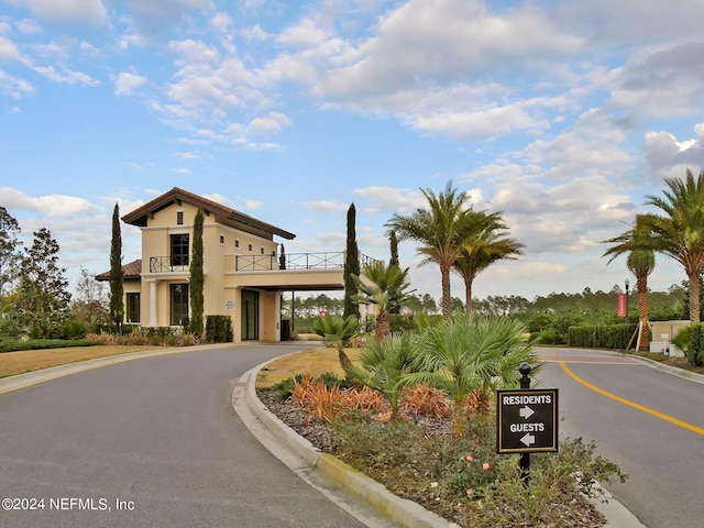 view of front of property