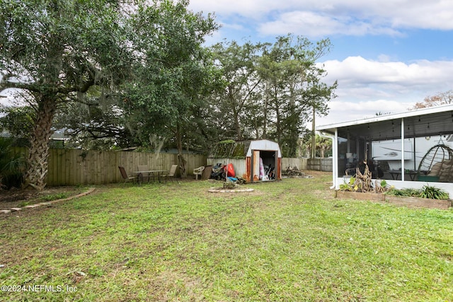 view of yard featuring a storage unit