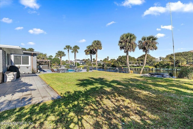 view of yard featuring a water view