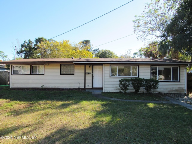 single story home with a front yard