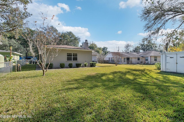 view of yard featuring a storage unit