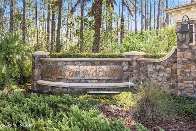 view of community / neighborhood sign