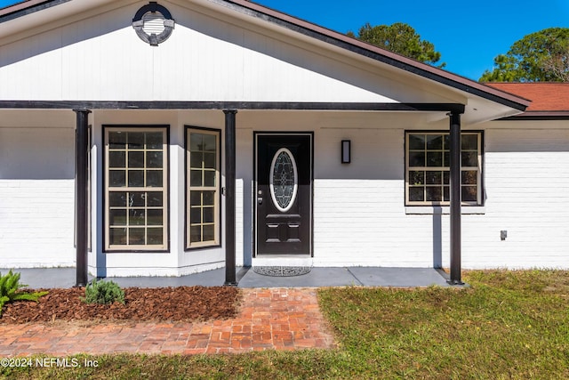 entrance to property featuring a porch