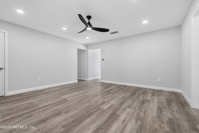 unfurnished room featuring light wood-type flooring and ceiling fan